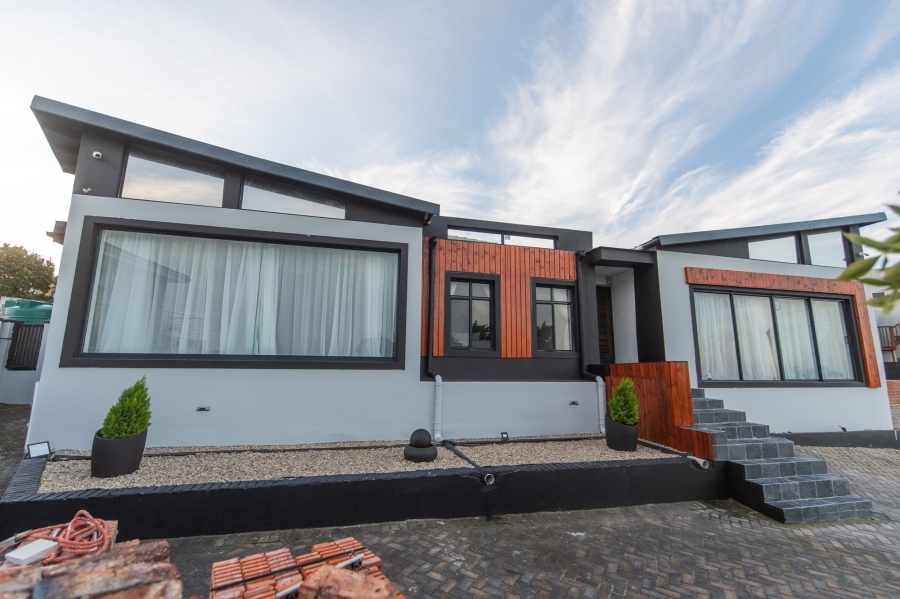 4 Bedroom Property for Sale in Lovemore Heights Estate Eastern Cape